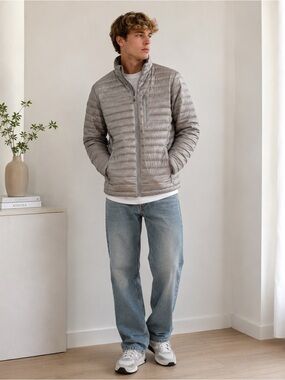 Patagonia Ultralight Down Jacket size Large Grey Zipper Closure Pockets